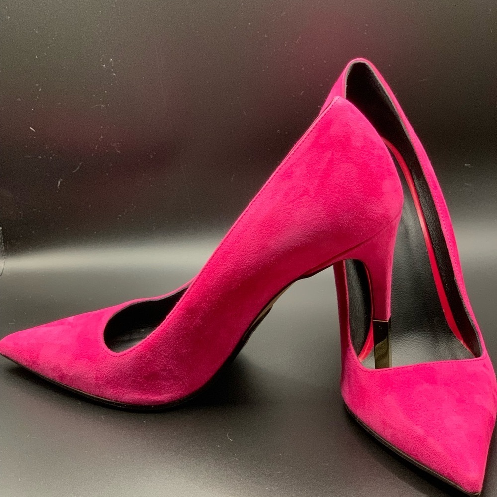 Balmain 
Pink Suede Pointed Toe Heels Gold Hardware Pumps Size 38